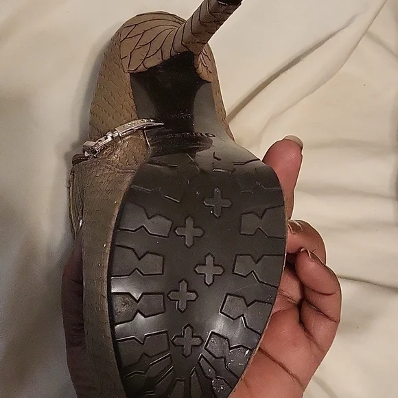 Guess snake high heal boot - Picture 2 of 4